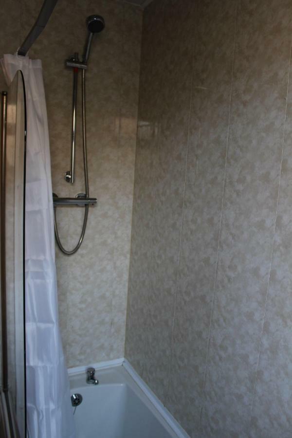 John St Town House - Self Catering - Guesthouse Style - Great Value Family And Double Rooms Workington Exterior foto